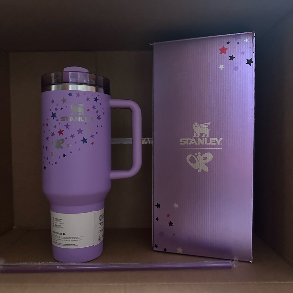 *Exclusive* Olivia Rodrigo X Stanley Limited Edition 40oz Tumbler Cup - NIB